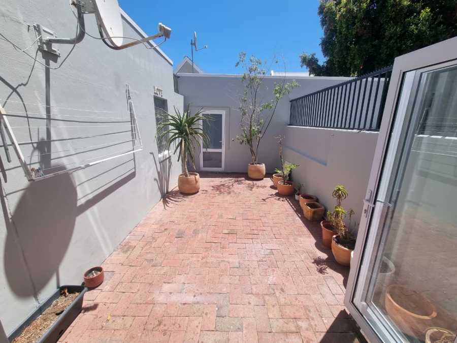 2 Bedroom Property for Sale in Claremont Upper Western Cape